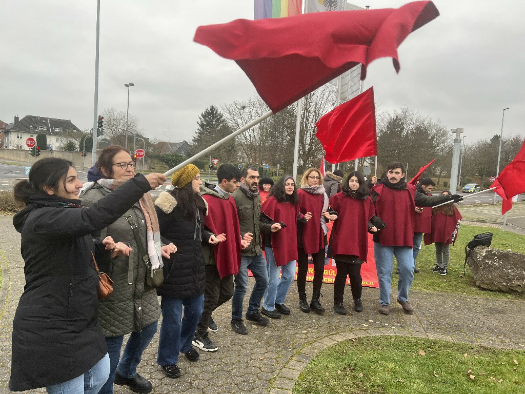 The Union against the 129 Law Demonstrated in Front of the Federal ...